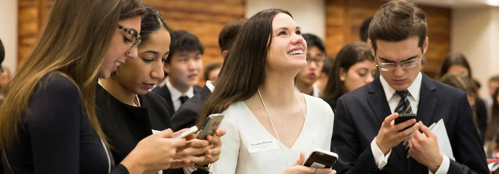 Participants trading during a Boursify simulation event